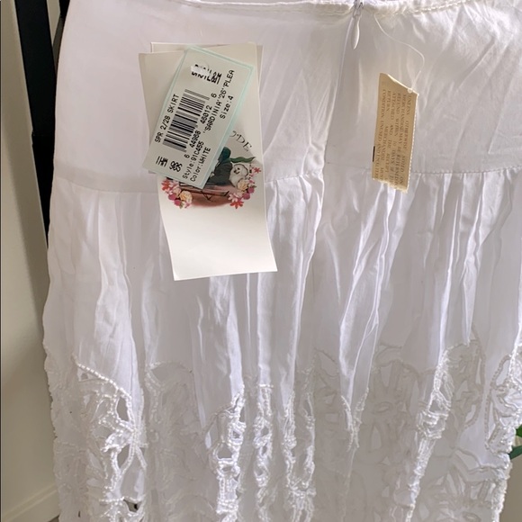 ✨ BASIL & MAUDE hand made white skirt beads - Picture 6 of 8